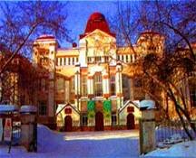 В начале ХХ века по инициативе известного в Сибири просветителя, книгопродавца П.И. Макушина в Томске на всенародные пожертвования был построен Дом науки